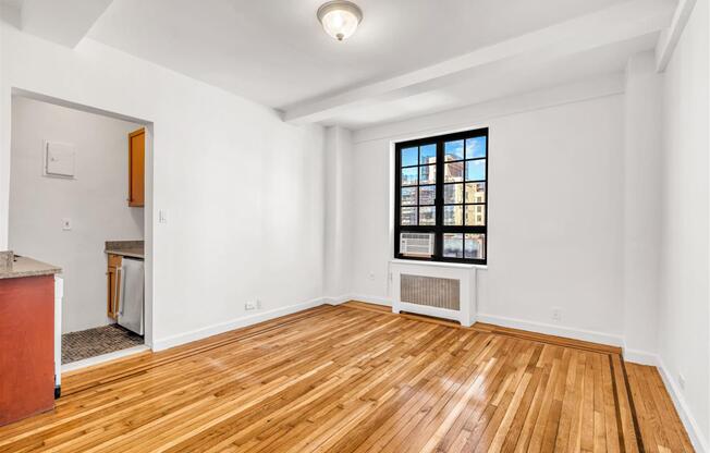 208 W 23 ST