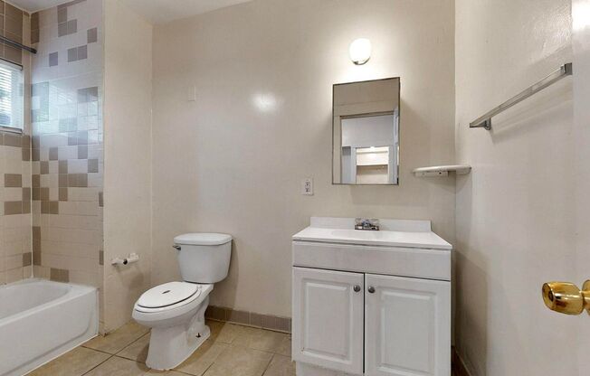 2 beds, 1 bath, 900 sqft, $1,400, Unit 823 11th Street NW