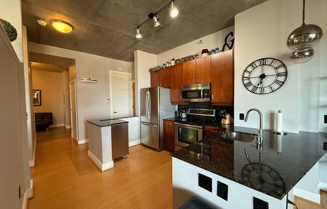 2 beds, 1 bath, $2,250, Unit UNIT 805