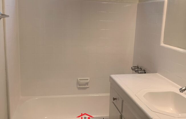 2 beds, 1 bath, $2,950