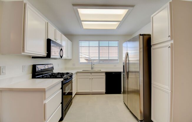 2 beds, 2 baths, $1,600, Unit 823