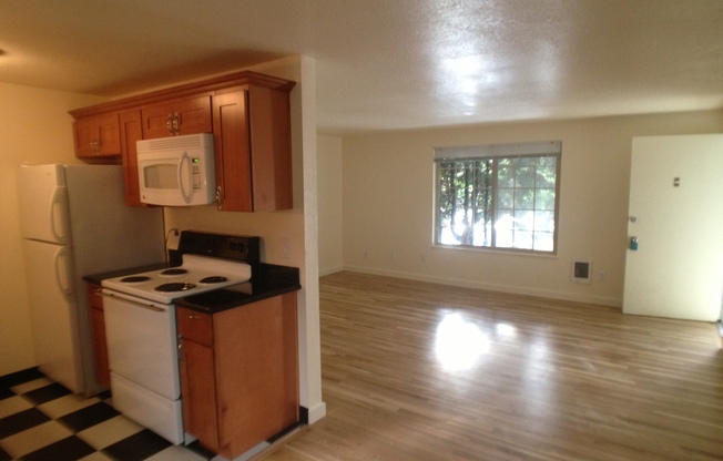 2 beds, 1 bath, $1,895, Unit 715