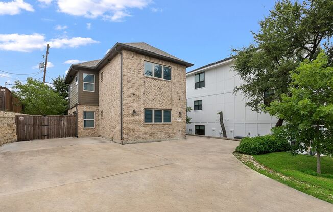 6 Bedroom 4 Bath, Single Family Home, Walking Distance to TCU Campus, Free Monthly Light Housekeeping