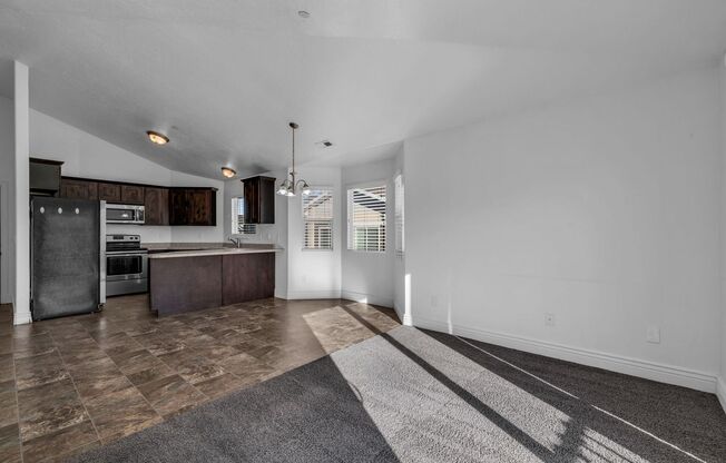 3 beds, 2 baths, $1,875, Unit Unit L9