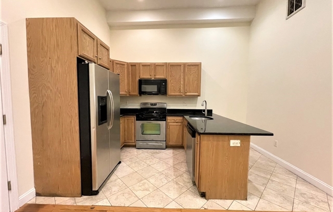 2 beds, 1 bath, 800 sqft, $2,450, Unit 9