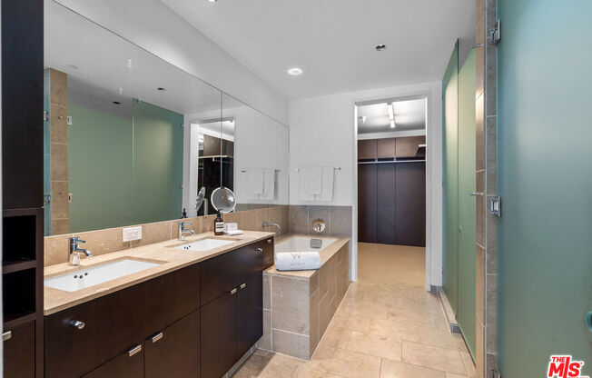 2 beds, 2 baths, 1,500 sqft, $5,500, Unit 7K