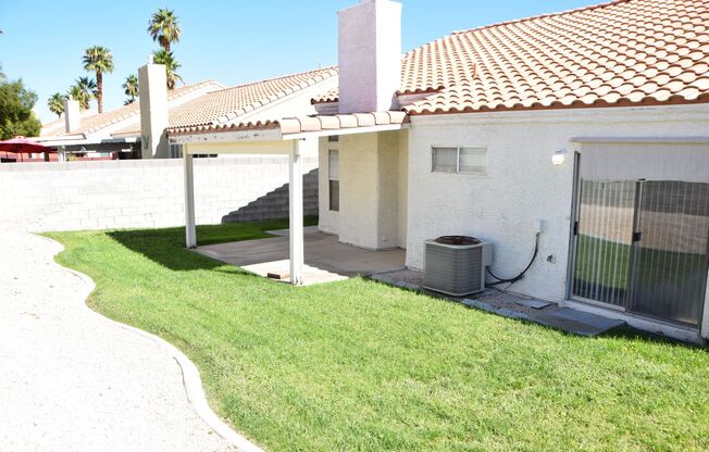 BEAUTIFUL NORTHWEST PROPERTY NEAR DINING AND SHOPPING!