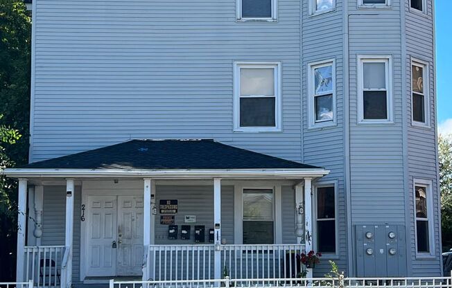 4 beds, 1 bath, 1,694 sqft, $1,900, Unit 216 Pine St - 2nd Floor