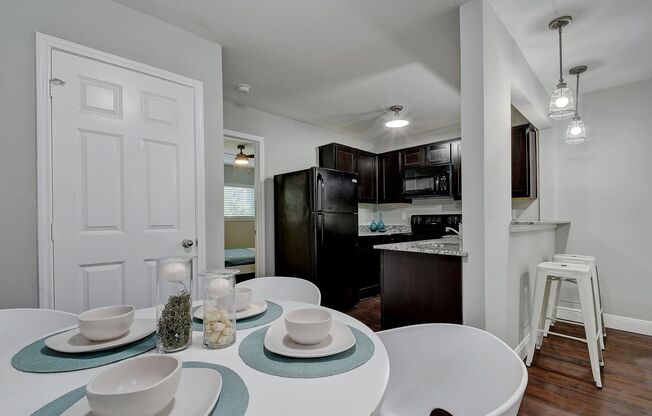 2 beds, 1 bath, 650 sqft, $899, Unit 4715-203
