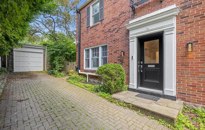 *Beautifully Updated & Spacious 4BD/3.5BA Single-Family Home available in Point Breeze*
