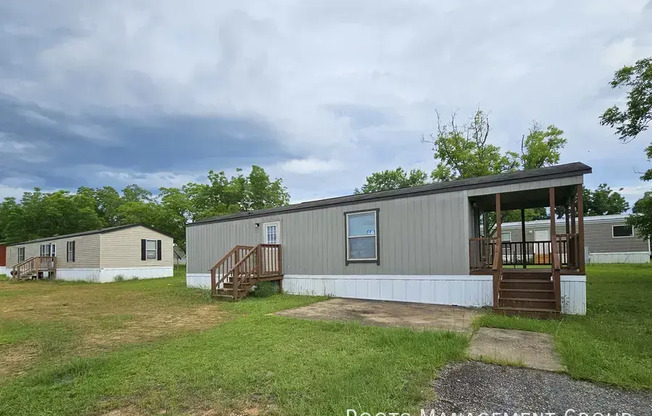 2710 W OAKRIDGE DR