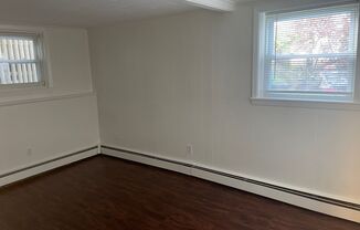 2 beds, 1 bath, $1,350, Unit Unit 5