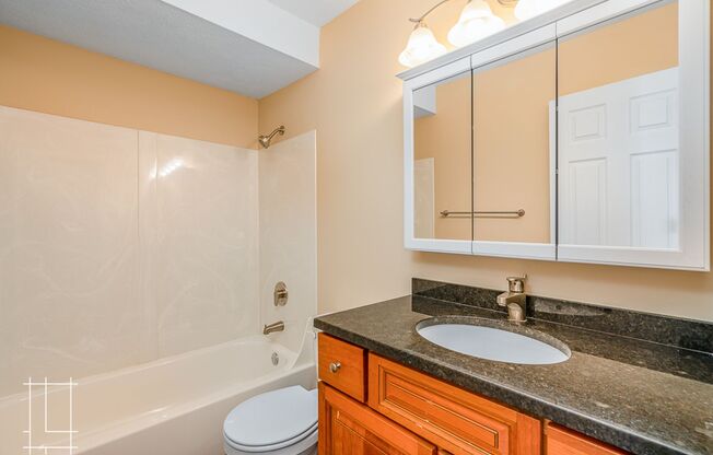 2 beds, 1 bath, $1,400, Unit 393 E Buttles Ave Apt. G