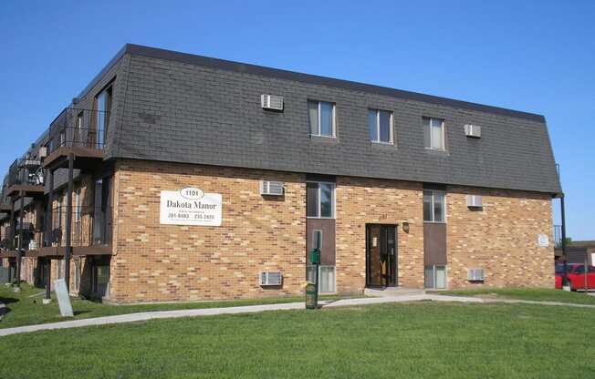 Dakota Manor Apartments | Fargo, ND