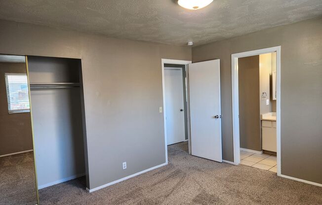 4 beds, 2 baths, $1,995, Unit 5330 W