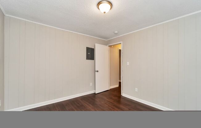 3 beds, 1 bath, $1,100