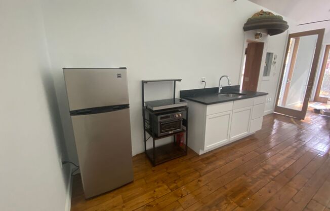 Studio, 1 bath, 500 sqft, $1,850, Unit 211 Canner