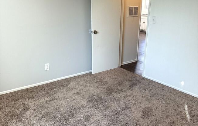 2 beds, 1 bath, 930 sqft, $2,430, Unit 38