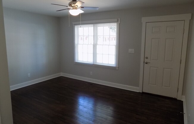Beautifully Renovated Apartment in Wilmore! - RENT SPECIAL!!