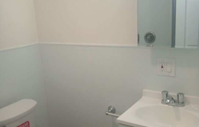 Studio, 1 bath, 300 sqft, $1,500, Unit 32