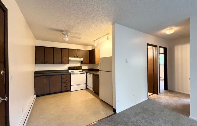 2 beds, 1 bath, 700 sqft, $1,275, Unit 415