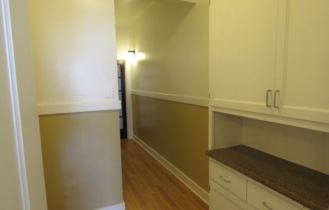 2 beds, 1 bath, $5,300, Unit 2040