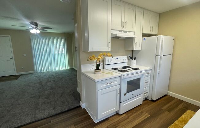 2 beds, 2 baths, 900 sqft, $2,595, Unit 36