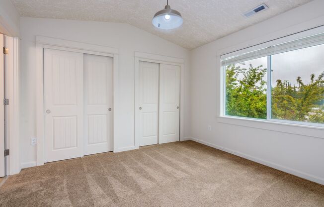 3 beds, 2.5 baths, 1,450 sqft, $2,250, Unit 5833