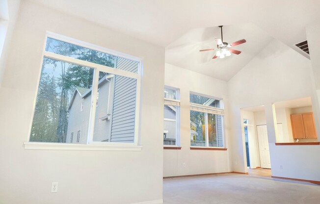 Inviting 3-Bedroom Home with Open Den in Red Oaks