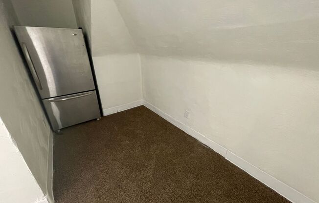 Updated 1 bedroom apartment in Munhall