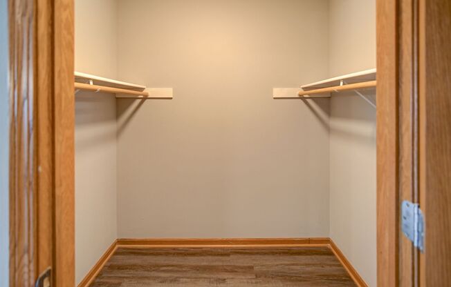 Studio, 1 bath, 579 sqft, $1,300, Unit 215