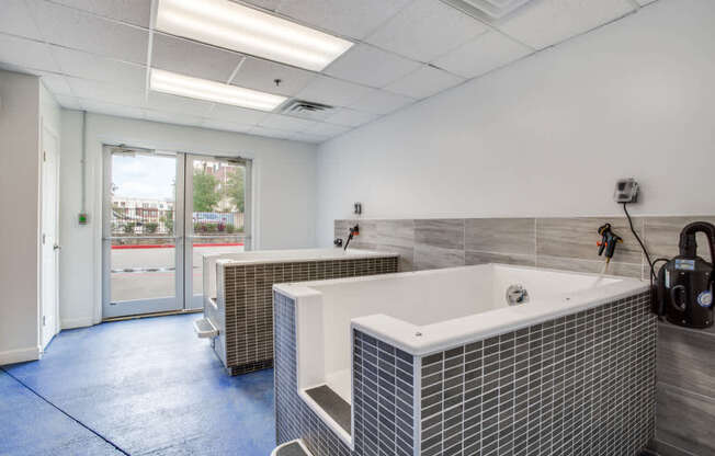Photo of Fountain Points dog washing station and room