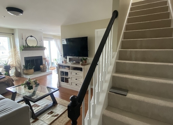 2 beds, 1.5 baths, 1,014 sqft, $3,000, Unit F304