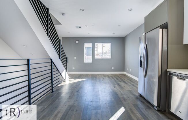 3 beds, 3 baths, 1,565 sqft, $3,600, Unit 11639 1/2 Burbank Blvd