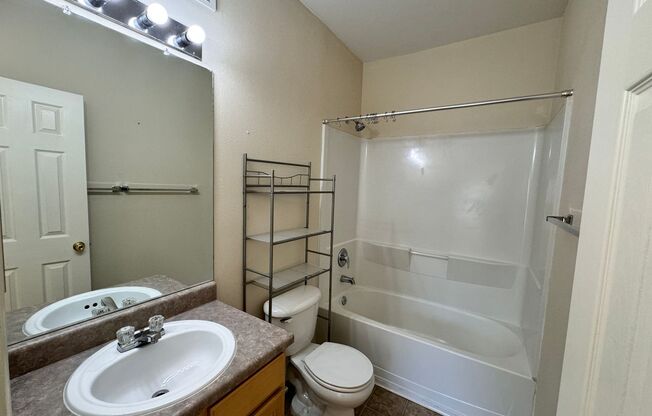 4 beds, 4 baths, $2,500, Unit # 424