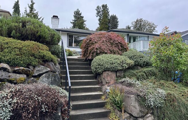 Nice 4 beds / 2 baths House in Leschi!