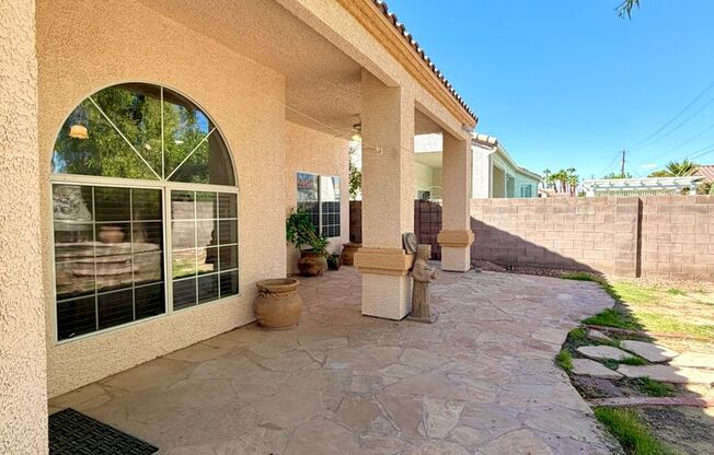 4 beds, 2.5 baths, $2,350