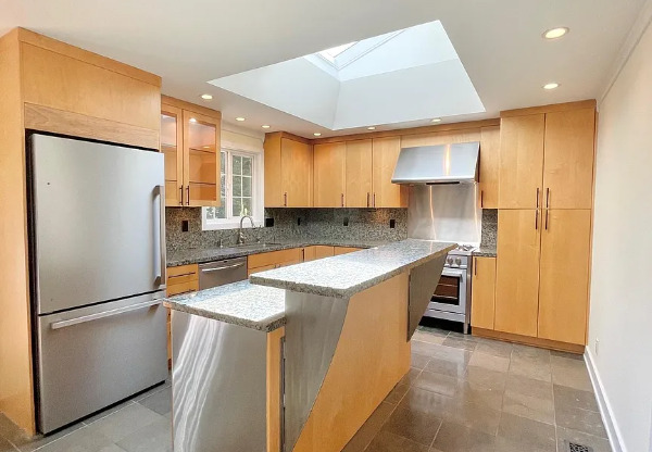 11044 111 AVE NE