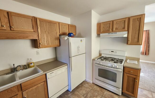 2 beds, 1 bath, $1,195