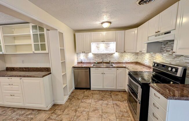 Sprawling Rambler House with huge detached 2 car garage - Close to Everything