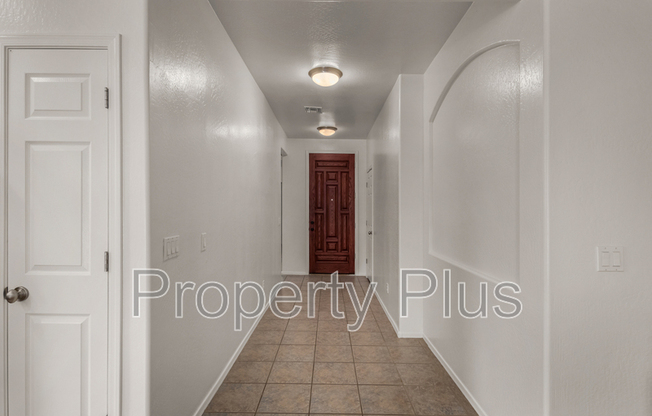 4211 N 153 DR