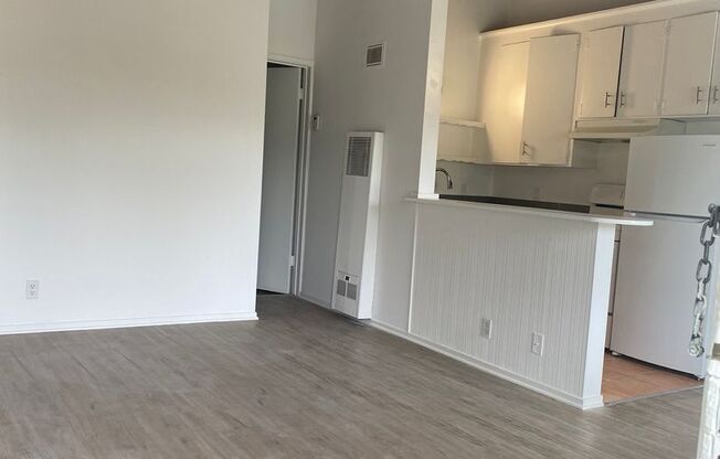 1 bed, 1 bath, $2,295, Unit H