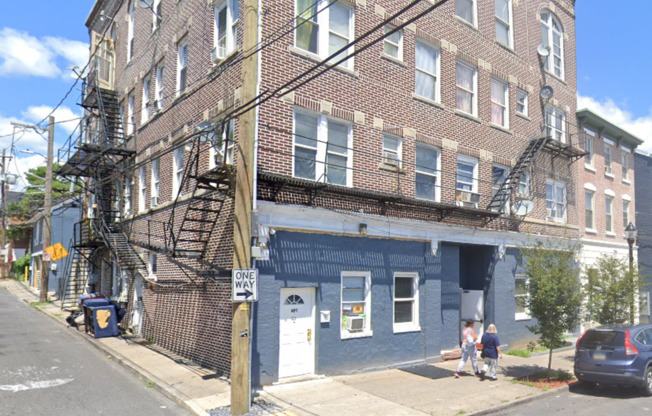 621 W Turner St
