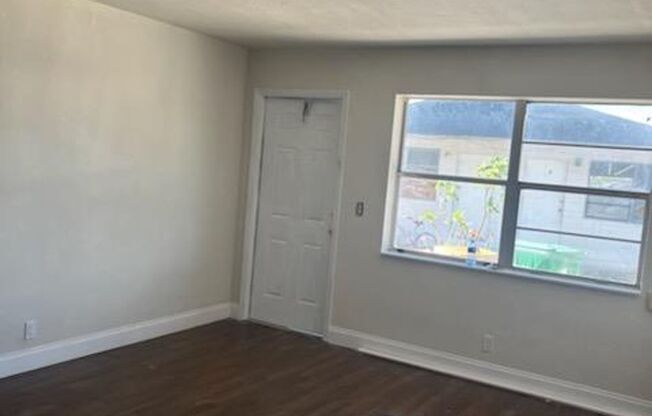 LARGE NEWLY RENOVATED 2 BEDROOM APARTMENTS