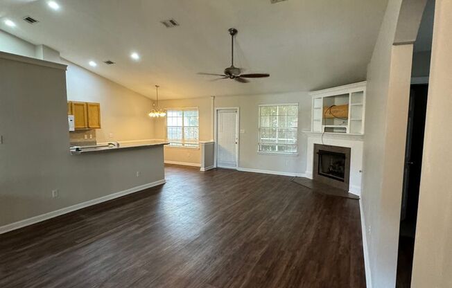 3 Bed/2 Bath Single Family Home in Killearn Lakes! Available now!