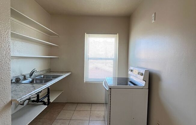 2 beds, 1 bath, $975, Unit APT # 7