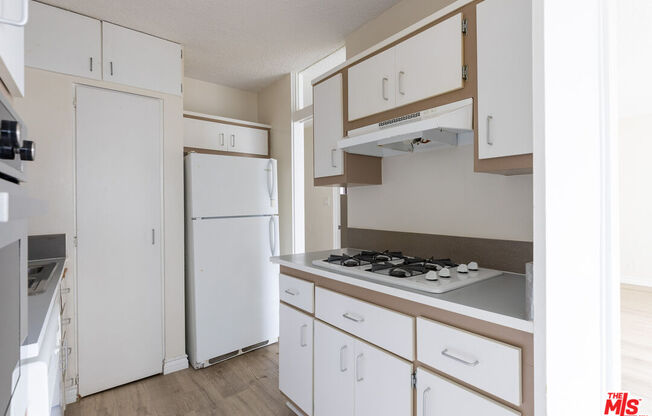 1 bed, 1 bath, 960 sqft, $2,300, Unit 17