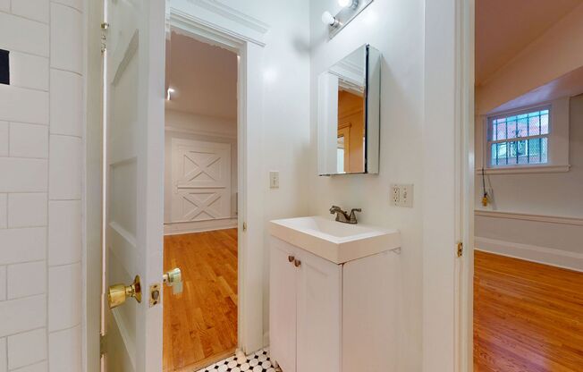 Studio, 1 bath, 373 sqft, $1,650, Unit 002