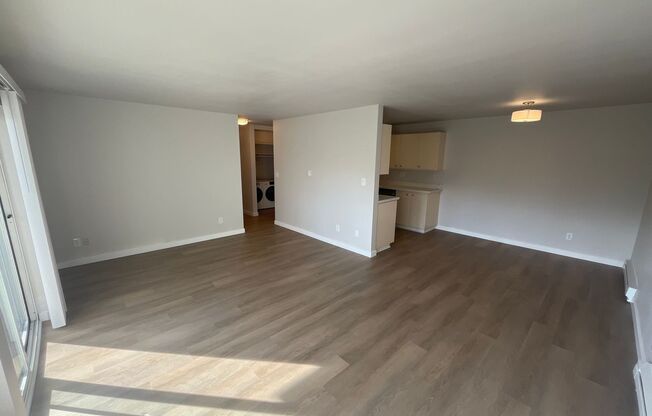 2 beds, 2 baths, 1,060 sqft, $2,695, Unit 3520 - 206