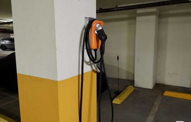 1 bed, 2 baths, 882 sqft, $4,295, Unit 619